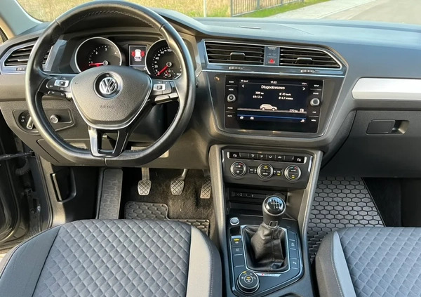 Volkswagen Tiguan cena 90900 przebieg: 98226, rok produkcji 2018 z Orzesze małe 781
